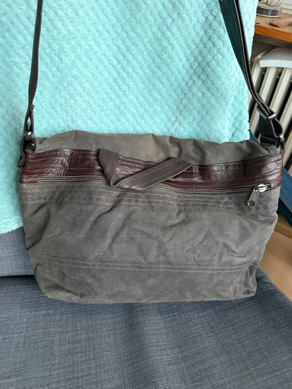 Vintage Rough & Tumble Messenger - Picture 2 of 14